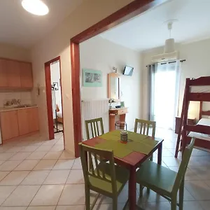 https://apt-marika-house.hotelschalkidiki.net