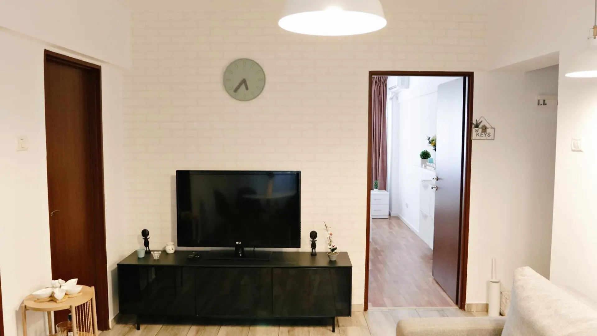 City Base I 2 Bedroom Apt Victoriei Bucureşti 0*,  România