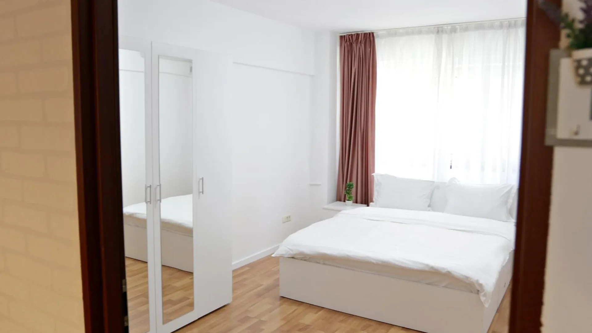 Apartament City Base I 2 Bedroom Apt Victoriei Bucureşti