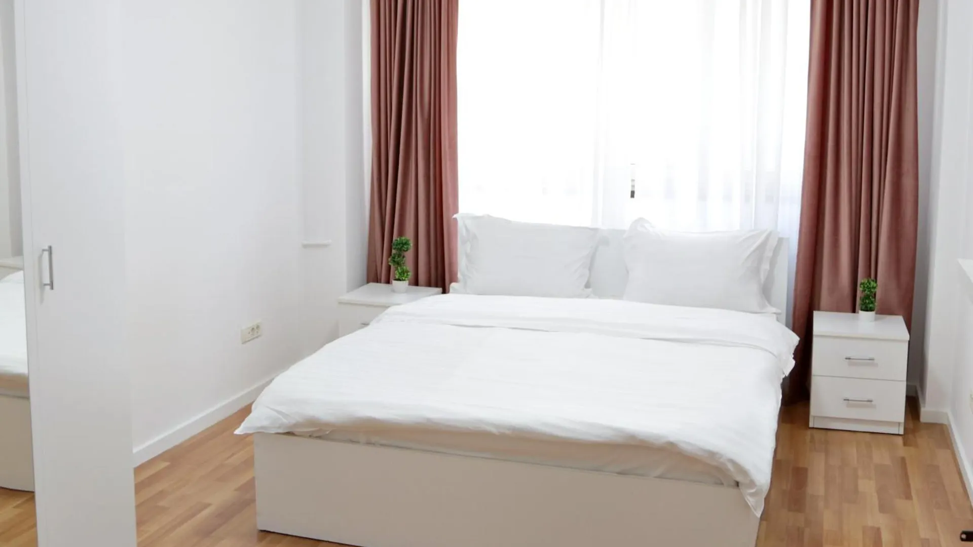 City Base I 2 Bedroom Apt Victoriei Bucureşti România