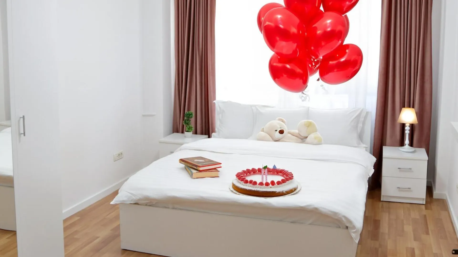Apartament City Base I 2 Bedroom Apt Victoriei Bucureşti